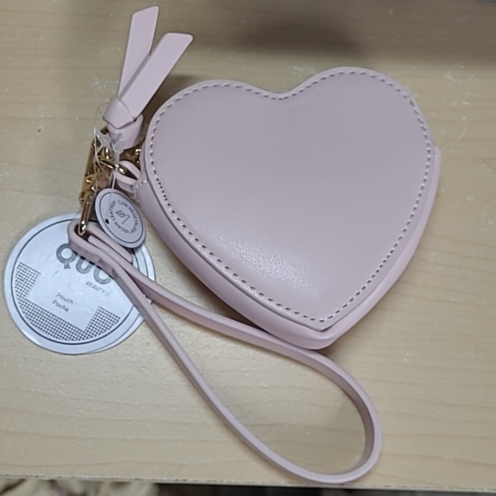 Quo Heart Pouch Pink Vegan Leather GoldTone Hardware 4"×4"×1" Strap Drop 7" NWT